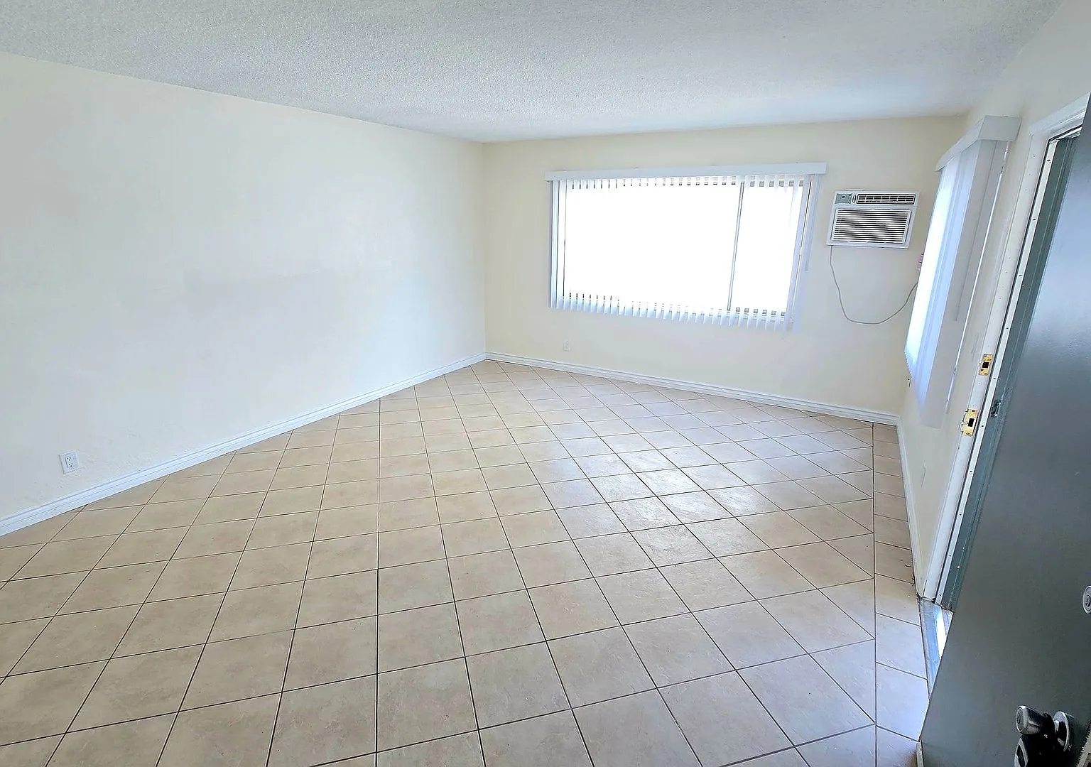 Flamingo Apartments 2 — Photo 3
