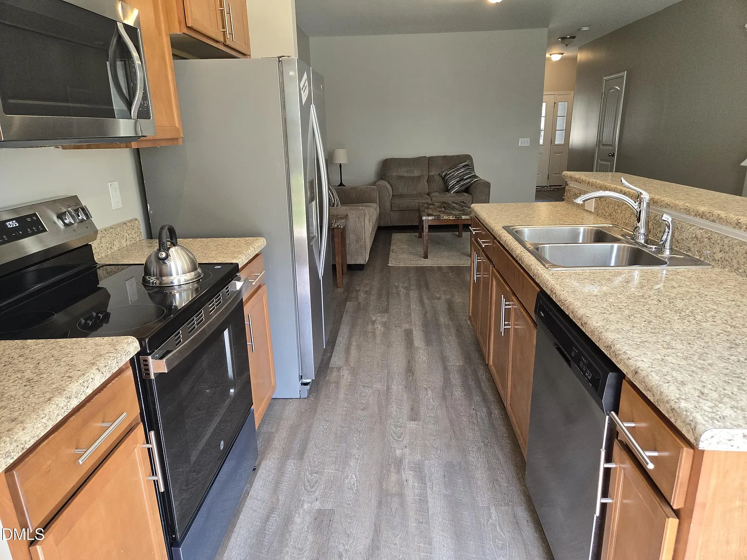 3 bed, 2.5 bath, 1617 sqft, $1,675 — Photo 4