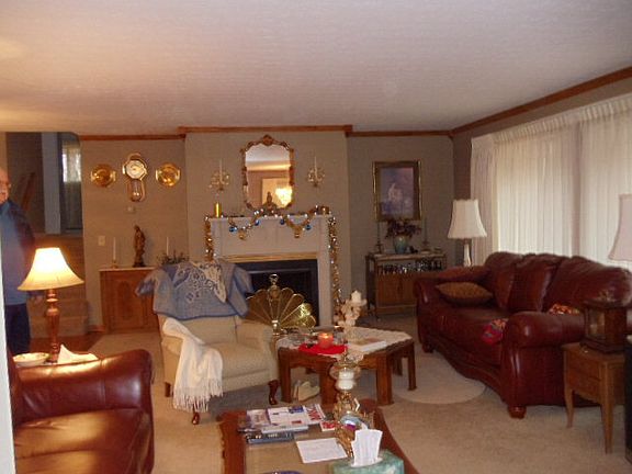 5th image of 1465 Hillsdale Dr
