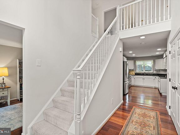 4th image of 309 Ariel Dr NE