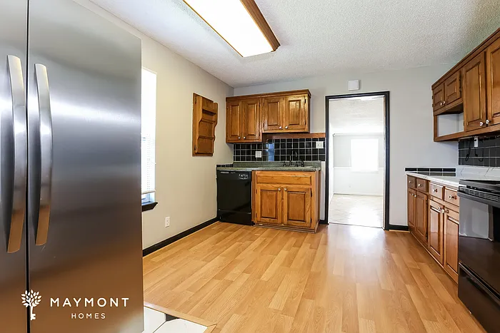 3006 Hilldale Rd — Photo 5