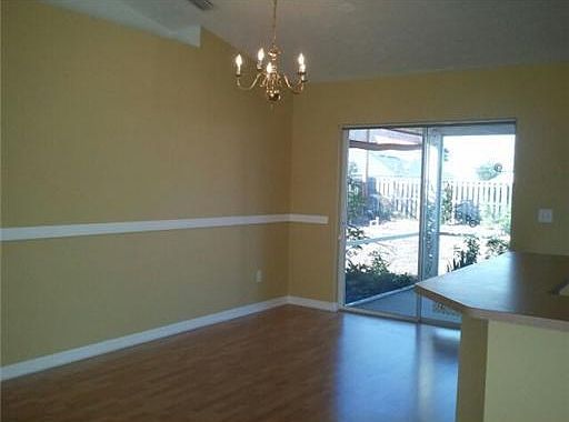 4th image of 223 SW Elderberry Dr