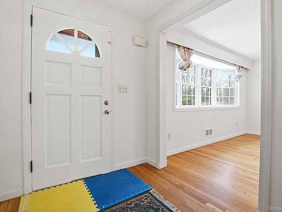 4th image of 80 Roaring Brook Road