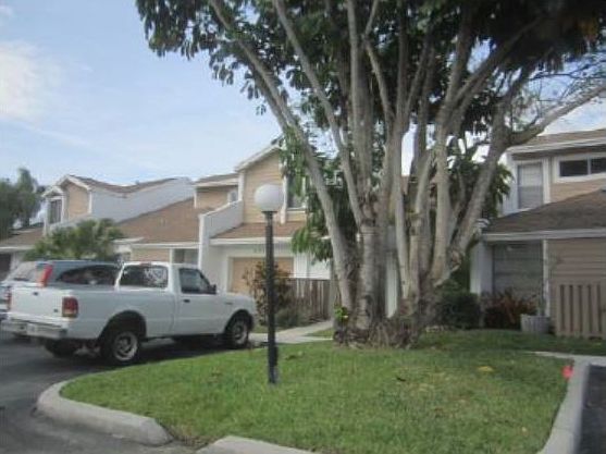 2nd image of 675 Woodgate Cir #C