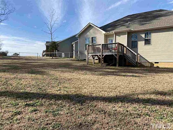 4th image of 47 Stone Bank Cir