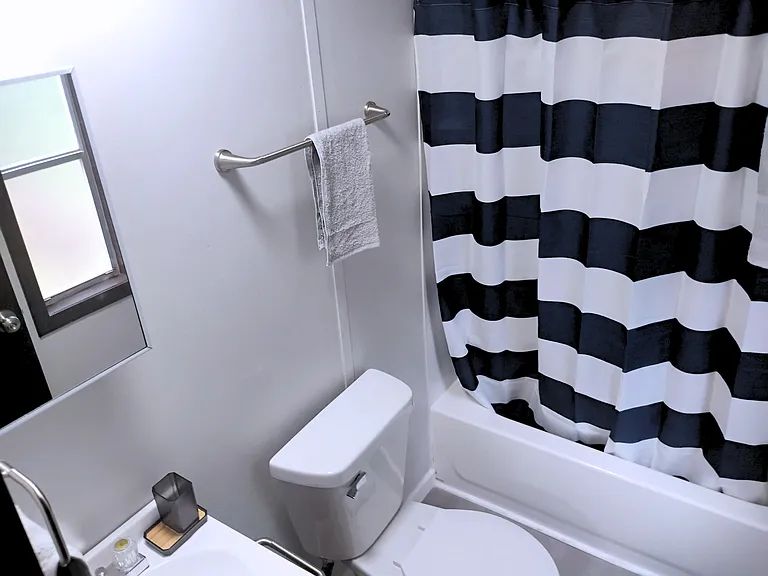 1100 W Locust St #32 — Photo 9