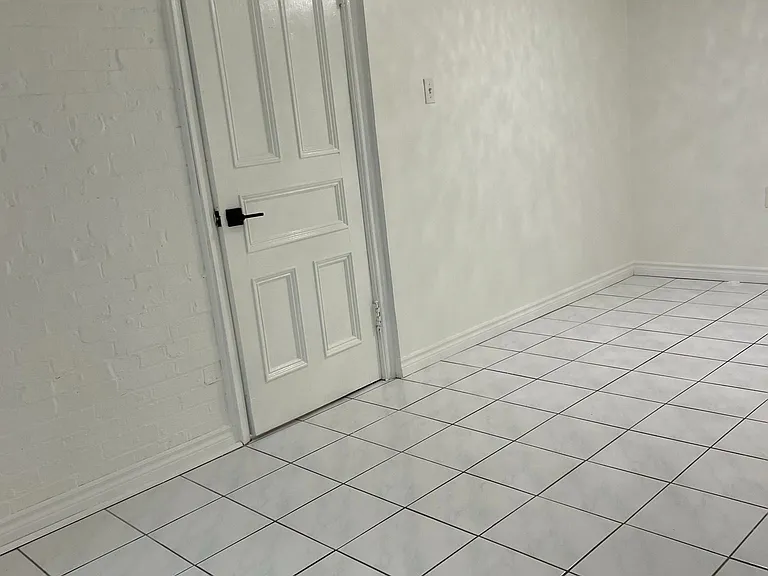 347 Walmer Rd #BASEMENT — Photo 7