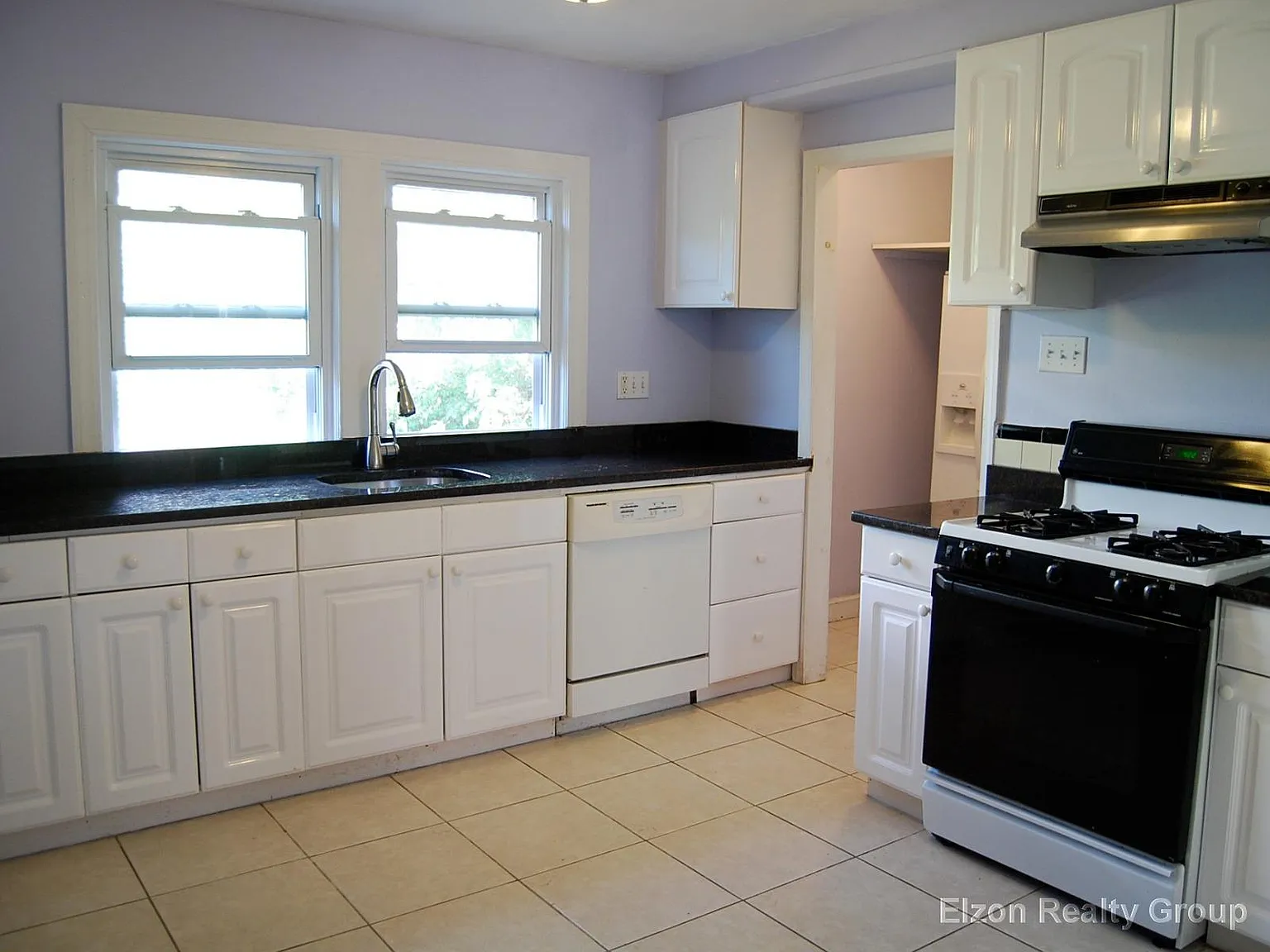 93-95 Undine Rd — Photo 2