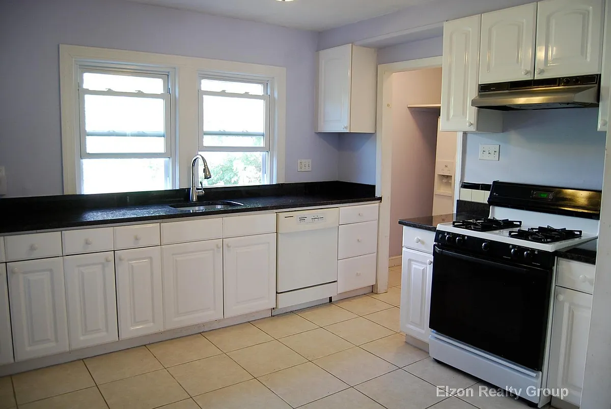 Building Photo - 93-95 Undine Rd #95