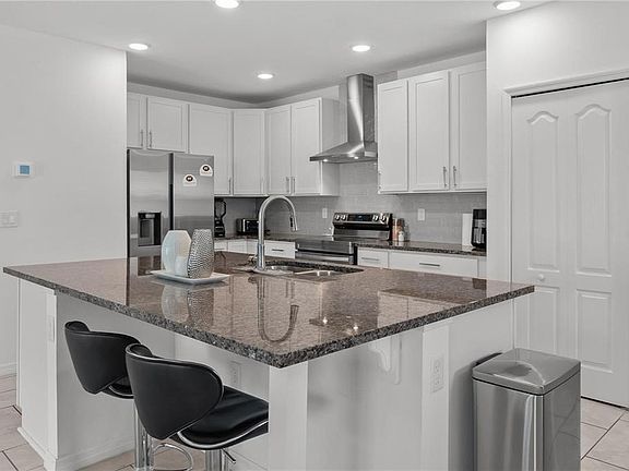 4th image of 923 FIELDSTONE WAY