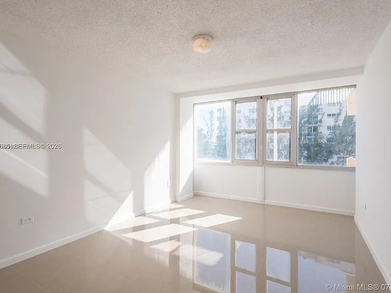 7545 E Treasure Dr #2H — Photo 16