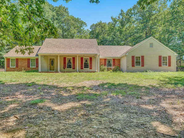 368 Foxcroft Dr, Blue Ridge, VA 24064