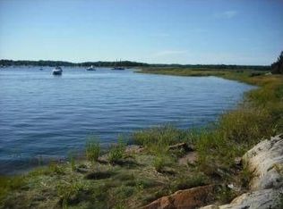 1 Friedenfels St, Salisbury, MA 01952