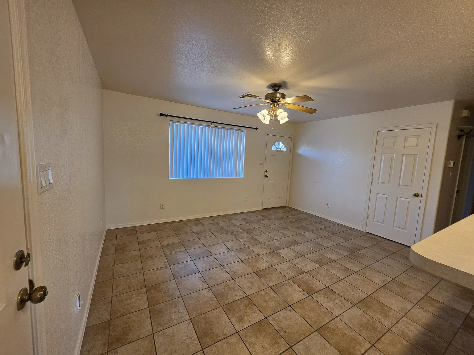 2 bed, 864 sqft, $1,500 — Photo 2