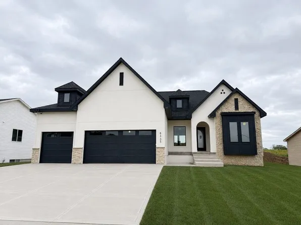 8435 Longmeadow Ln, West Des Moines, IA 50266