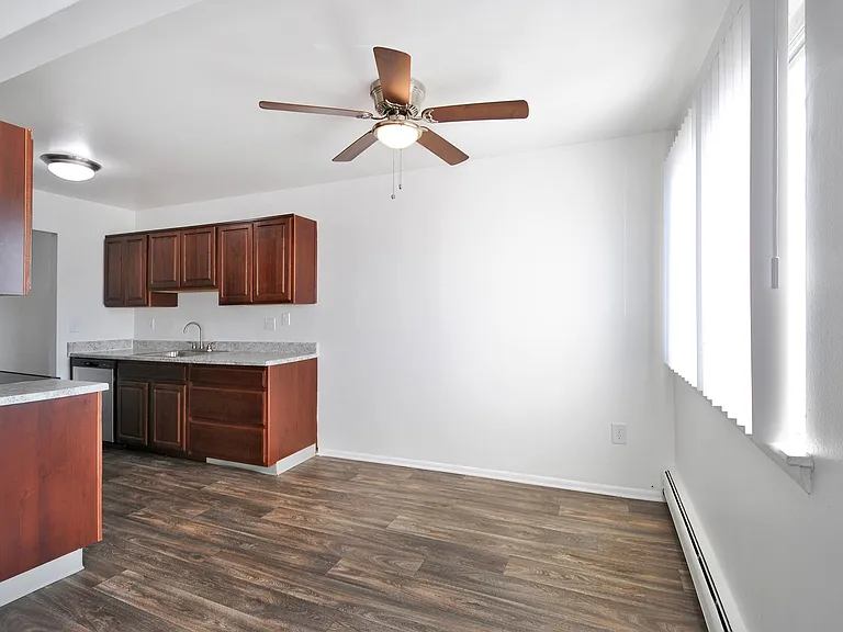 Dining Room at Huntington Club Apartments in Warren, MI