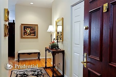 2nd image of 1155 W Armitage Ave APT 204