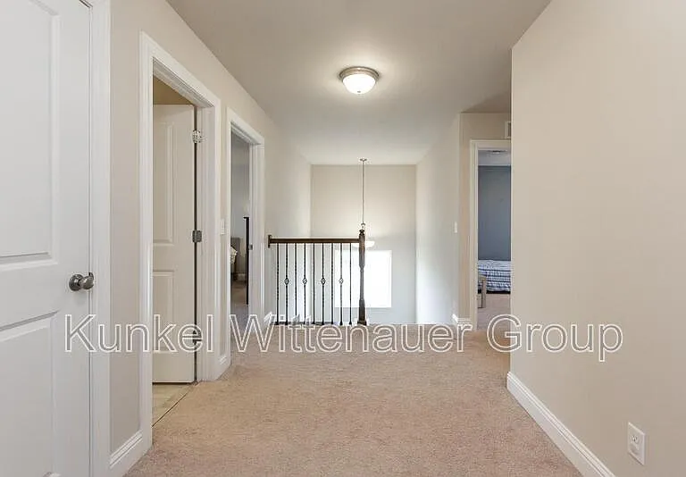 2724 Ambridge Dr — Photo 38