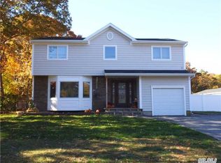 646 Sycamore Ave, Bohemia, NY 11716