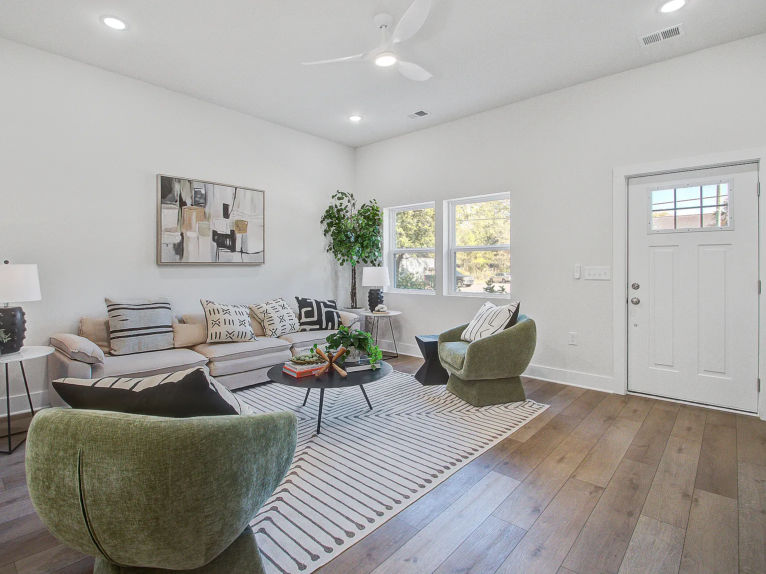 3 bed, 2.5 bath, 1380 sqft, $2,090 — Photo 3