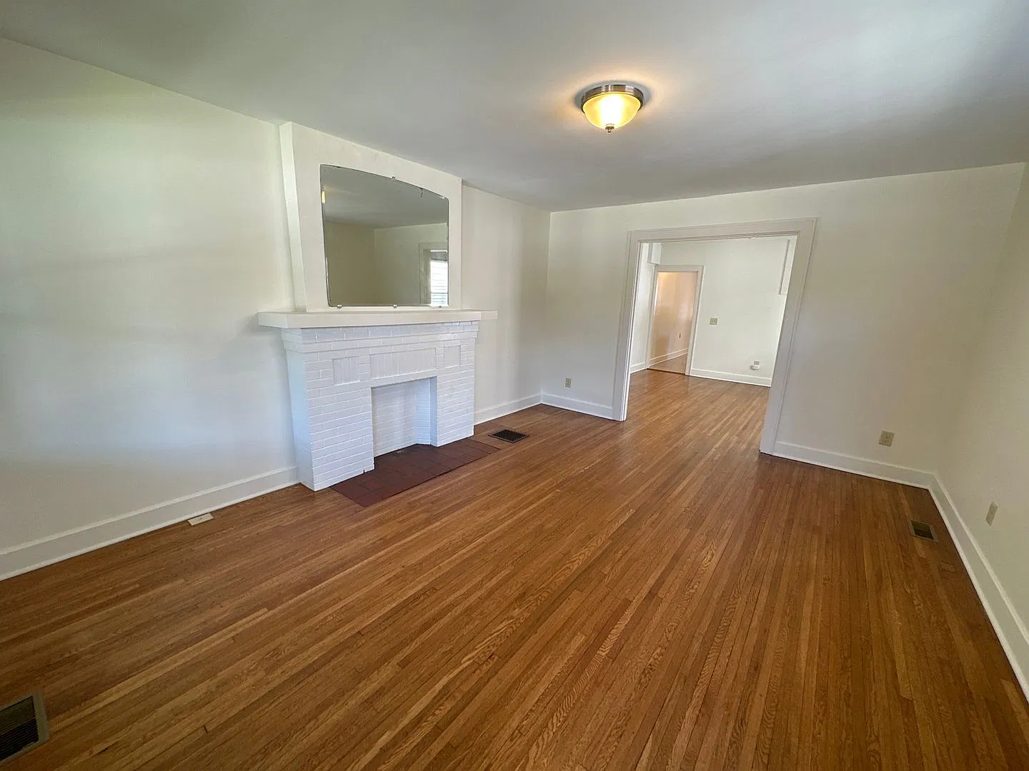 Summit St 2189-2191 MLR — Photo 3
