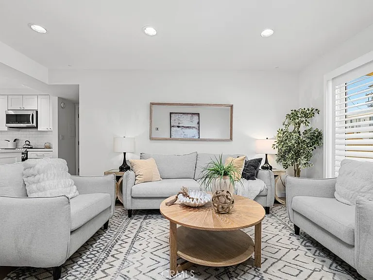 5257 Radford Ave #101 — Photo 3