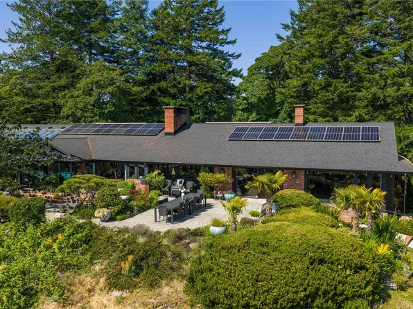 1996 Ferndale Rd, Saanich, BC V8N 2Y6