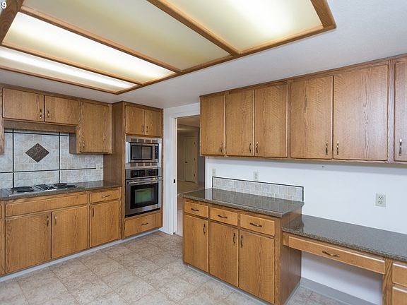 3rd image of 3003 SE Balboa Dr