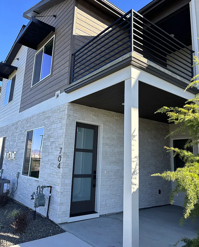 3 bed, 1682 sqft, $2,200 — Photo 1