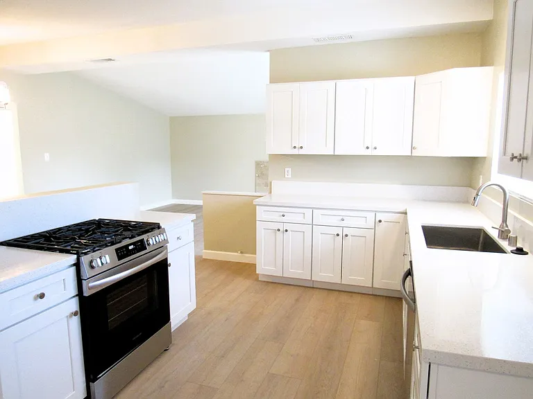 7049 Fillmore Dr — Photo 6
