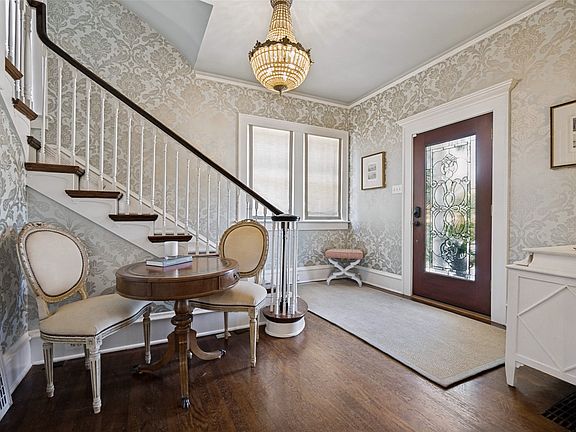 4th image of 5610 Gaston Ave
