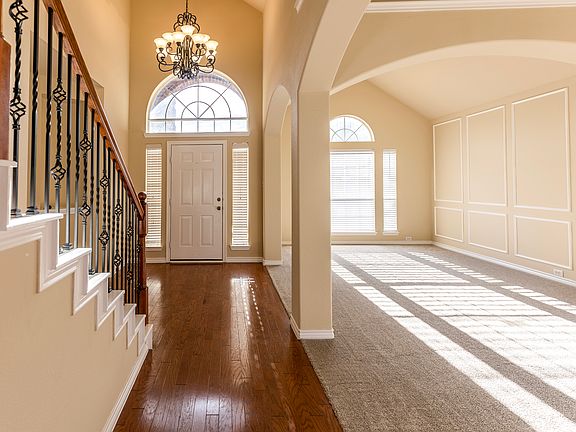 entry way with dining