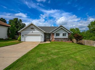 1471 W Highpoint Cir, Springfield, MO 65810