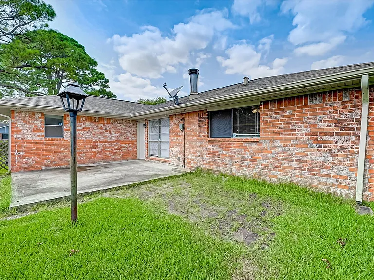 4739 Parkland St — Photo 32
