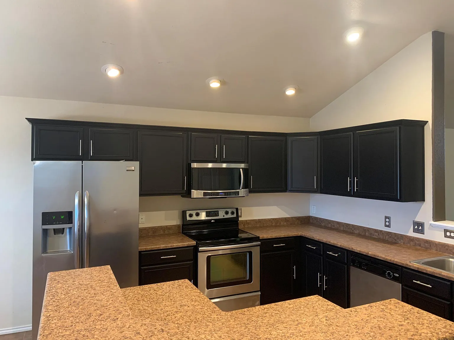 3 bed, 1777 sqft, $2,300 — Photo 3