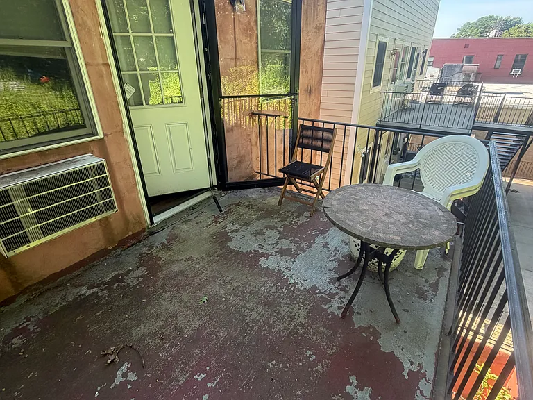 Southside Ave — Photo 7
