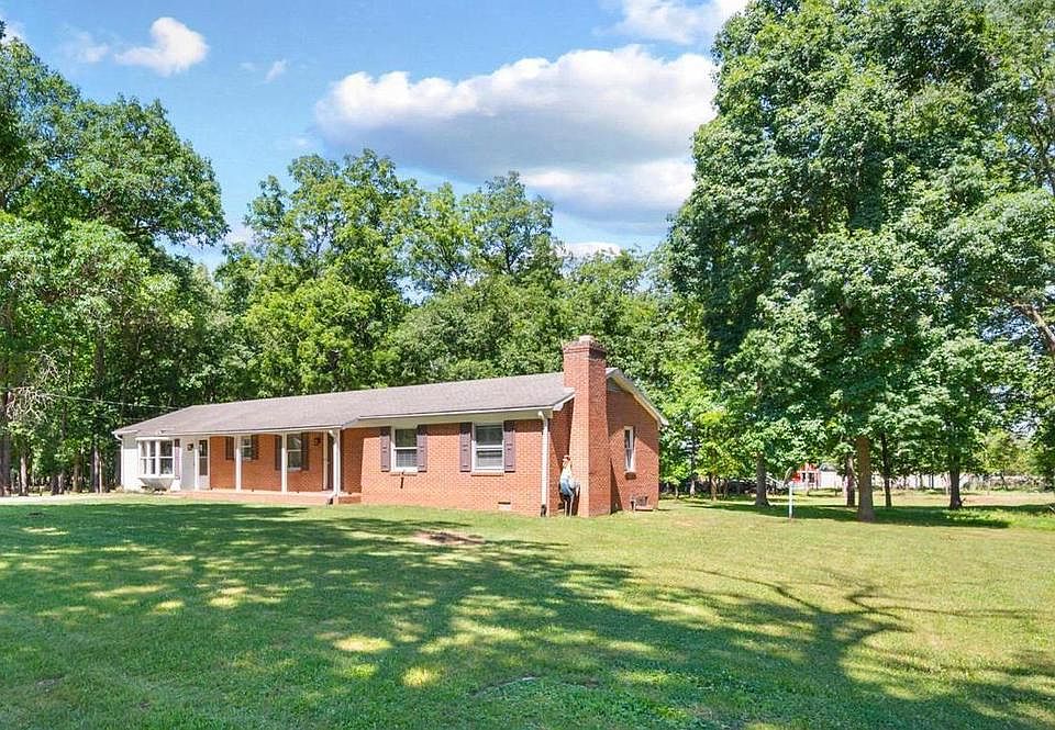 1st image of 2085 Crums Church Rd