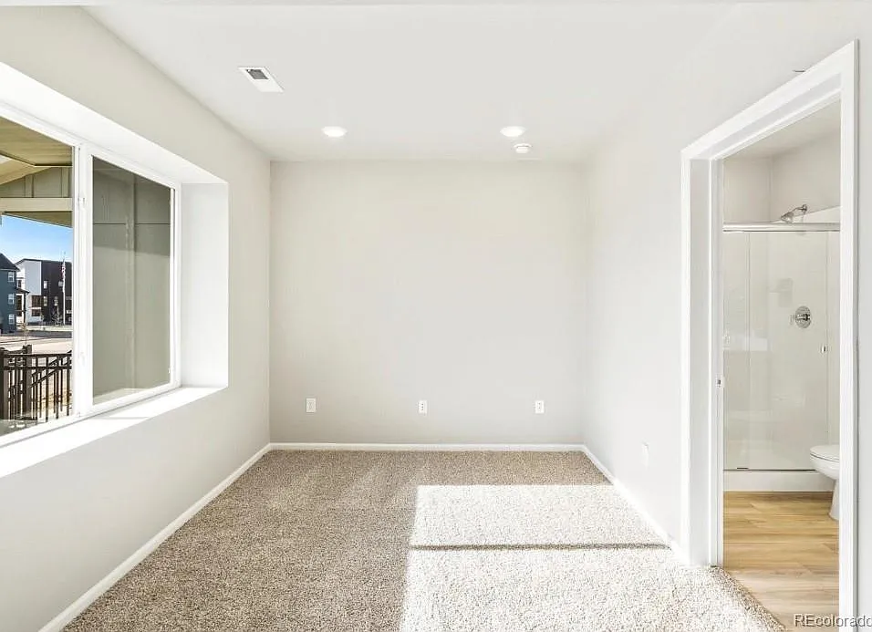 4 bed, 3.5 bath, 2117 sqft, $3,400 — Photo 4