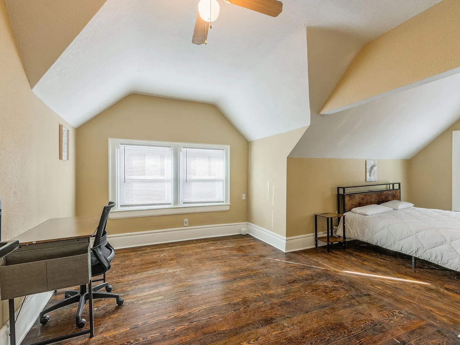 4 bed, 4.0 bath, 2577 sqft, $767 — Photo 1