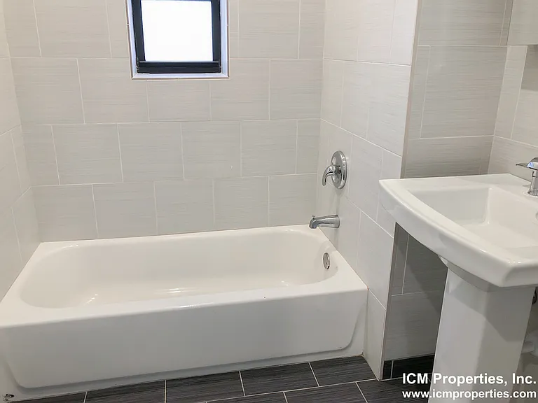 2325 N Southport Ave #3 — Photo 4