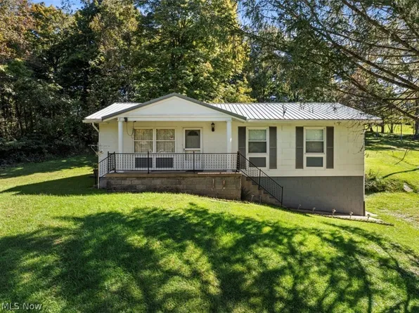 71767 Sunny Acres Dr, Martins Ferry, OH 43935