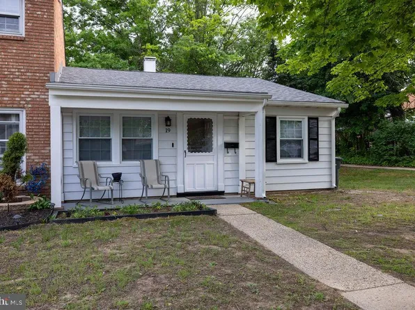 19 Rittenhouse Dr, Willingboro, NJ 08046