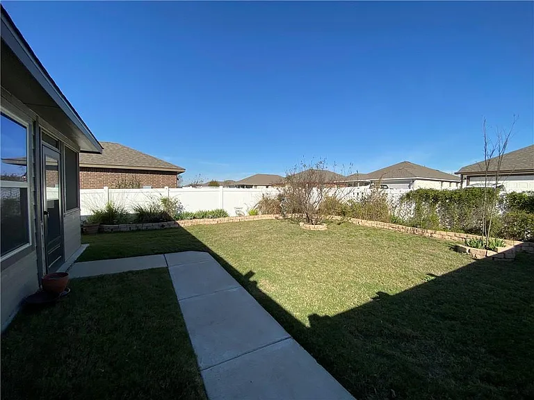 816 Sleeping Bear Dunes Dr — Photo 3