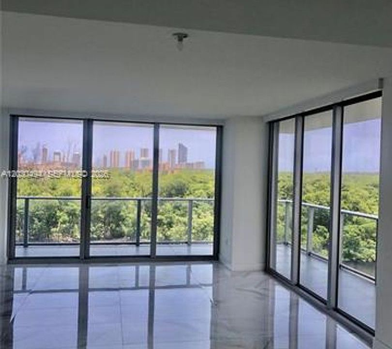 1st image of 16385 Biscayne Blvd #621
