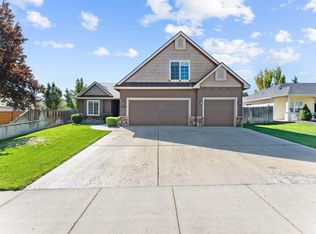809 W Tropical Dr, Nampa, ID 83686