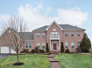 4 Redwood Ct, Plainsboro, NJ 08536