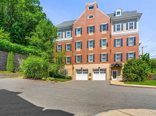 245 Cambridge St UNIT 104, Burlington, MA 01803