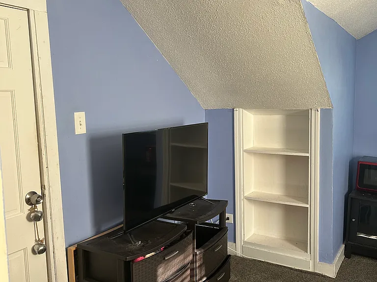 557 Emerson Dr — Photo 7
