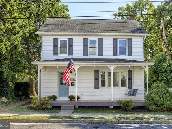 115 E 2nd St, Hummelstown, PA 17036