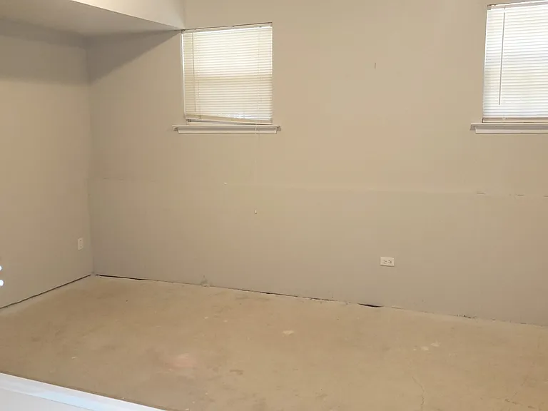 139 S Riding Blvd — Photo 12